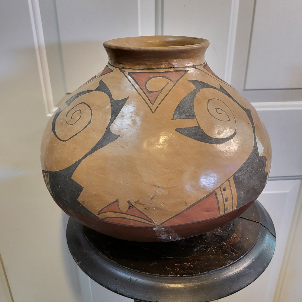 Vintage Southwestern Hand Made / Painted Pueblo Pottery 10"×12.5" - Picture 1 of 10